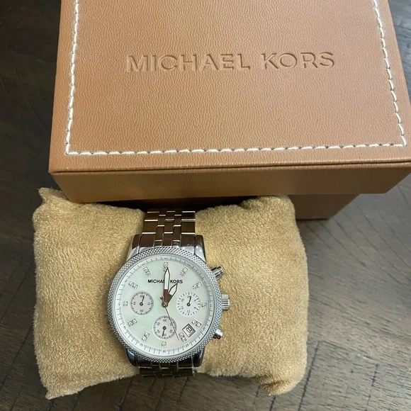 Michael Kors Silver Bracelet Watch - Picture 2 of 8